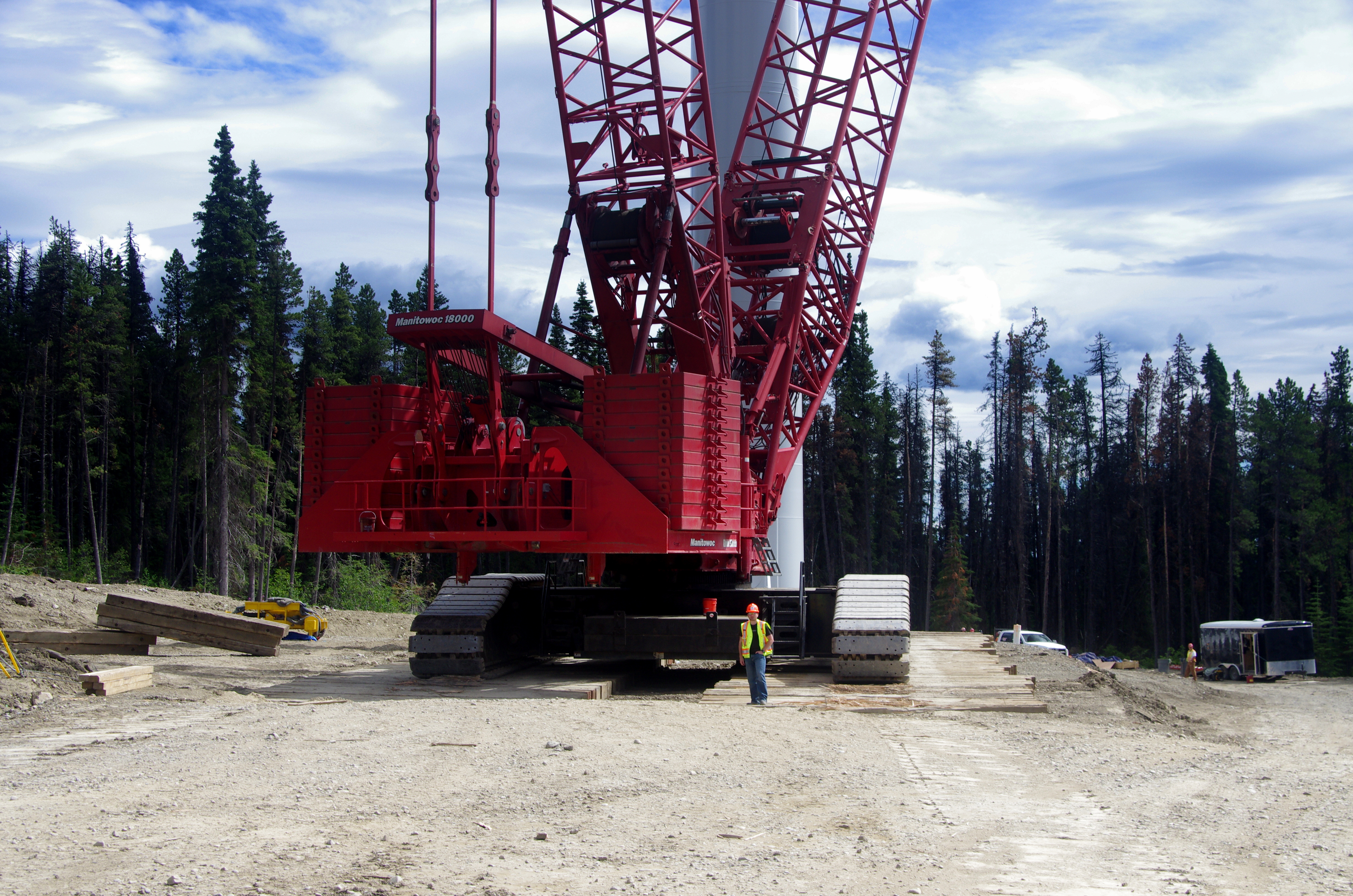 Massive wind crane with wind turbine