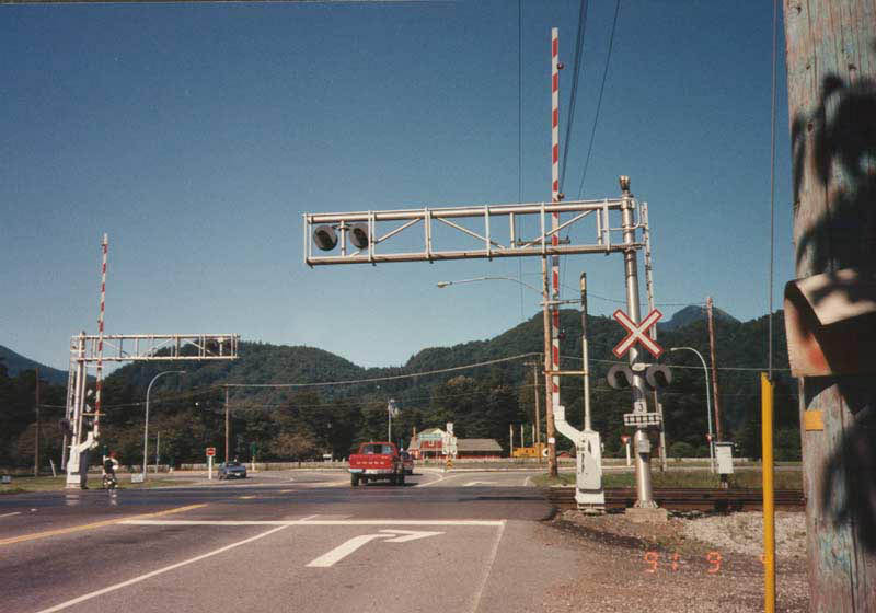 The traffic system needs to be fixed: U-turns, 4 phase lights and