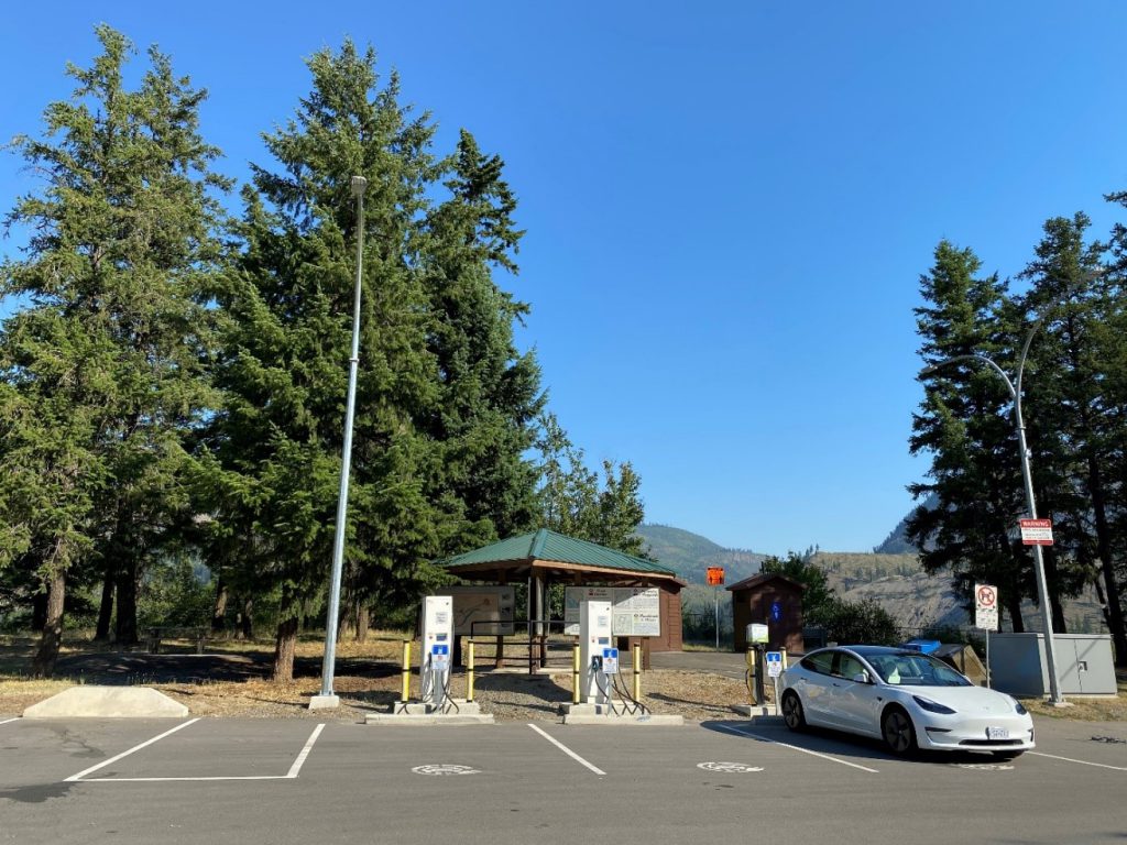 Charging an electrical vehicle at a rest area